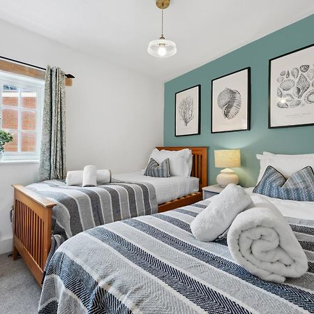 2 Bedrooms Stunning Westgate Cottage Retreat, Central Winchester, Free On-Street Parking Permit, With Garden Close To Cathedral - Sleeps 6, Pets Are Welcome, Summer Special Offer! - By Blue Puffin Stays Exterior photo