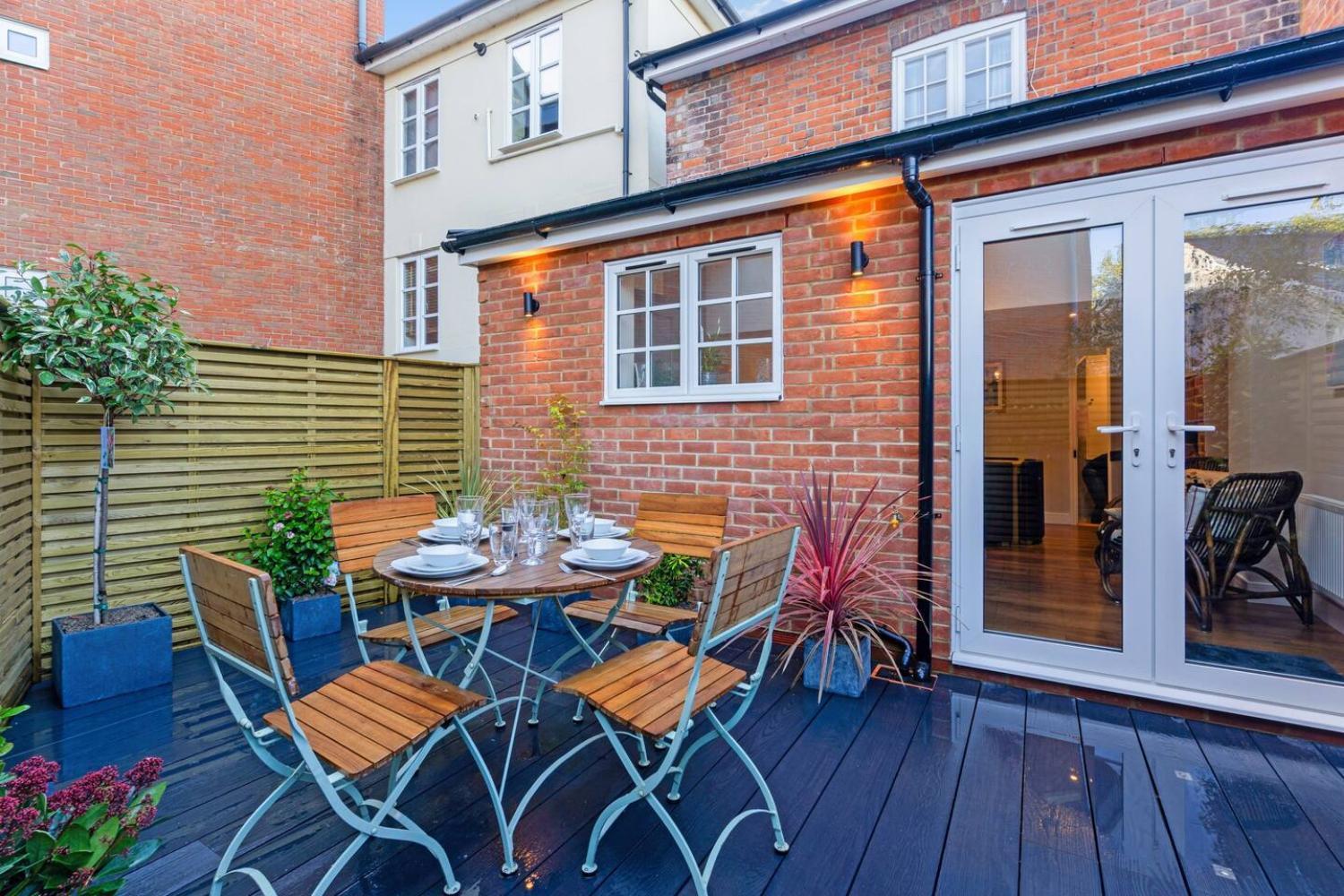 2 Bedrooms Stunning Westgate Cottage Retreat, Central Winchester, Free On-Street Parking Permit, With Garden Close To Cathedral - Sleeps 6, Pets Are Welcome, Summer Special Offer! - By Blue Puffin Stays Exterior photo