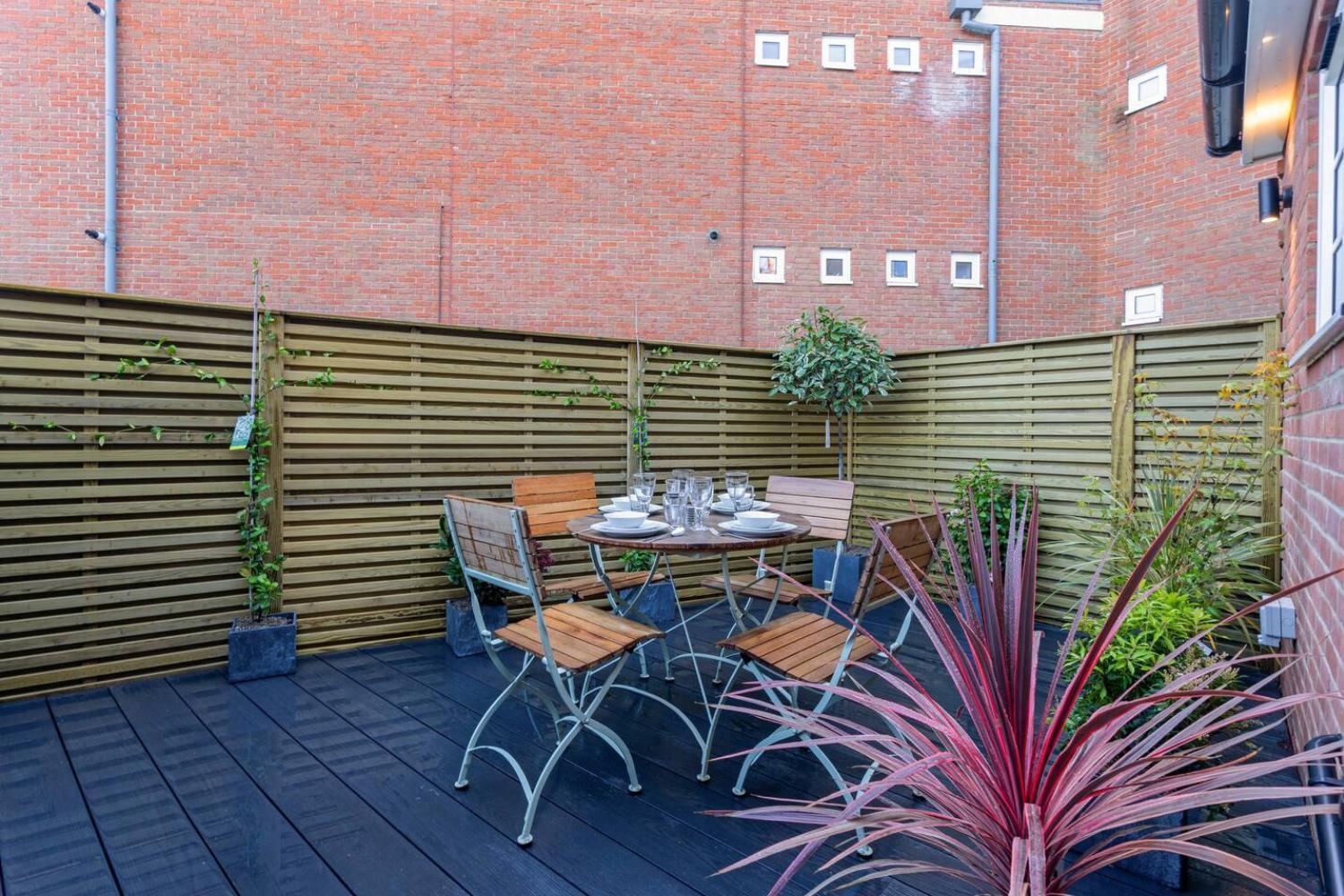 2 Bedrooms Stunning Westgate Cottage Retreat, Central Winchester, Free On-Street Parking Permit, With Garden Close To Cathedral - Sleeps 6, Pets Are Welcome, Summer Special Offer! - By Blue Puffin Stays Exterior photo