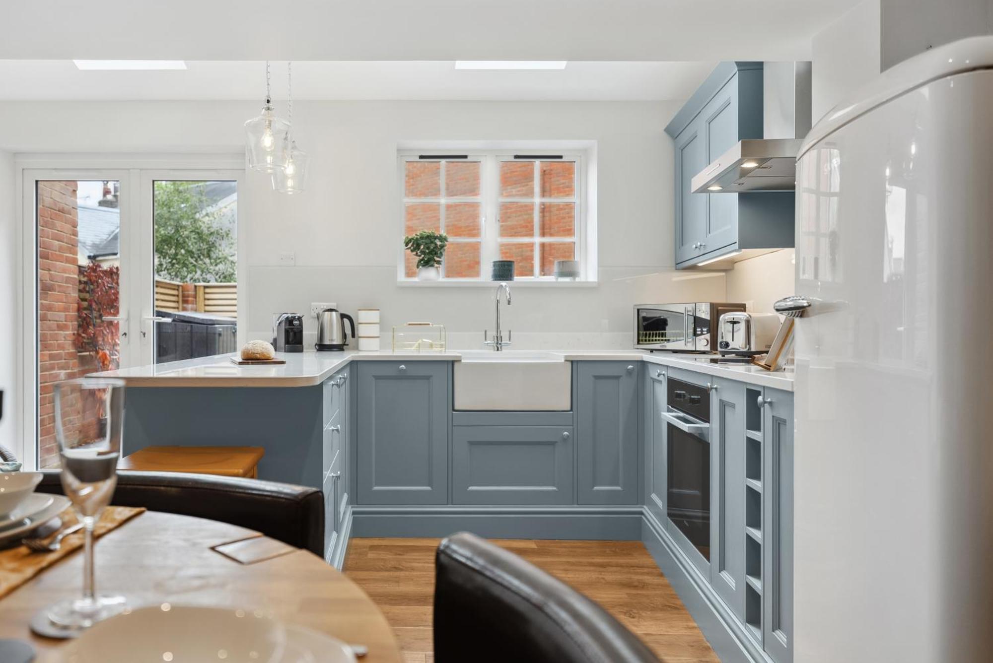 2 Bedrooms Stunning Westgate Cottage Retreat, Central Winchester, Free On-Street Parking Permit, With Garden Close To Cathedral - Sleeps 6, Pets Are Welcome, Summer Special Offer! - By Blue Puffin Stays Exterior photo