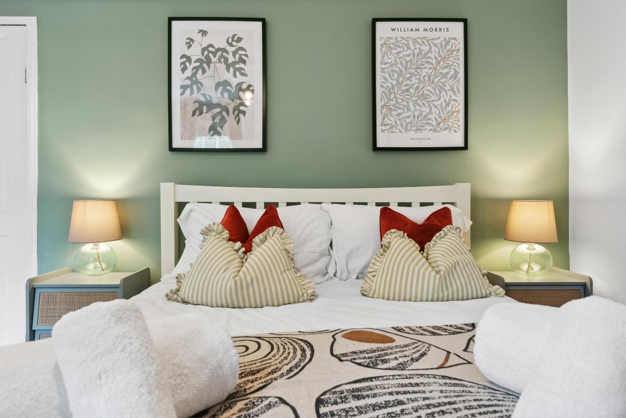 2 Bedrooms Stunning Westgate Cottage Retreat, Central Winchester, Free On-Street Parking Permit, With Garden Close To Cathedral - Sleeps 6, Pets Are Welcome, Summer Special Offer! - By Blue Puffin Stays Exterior photo