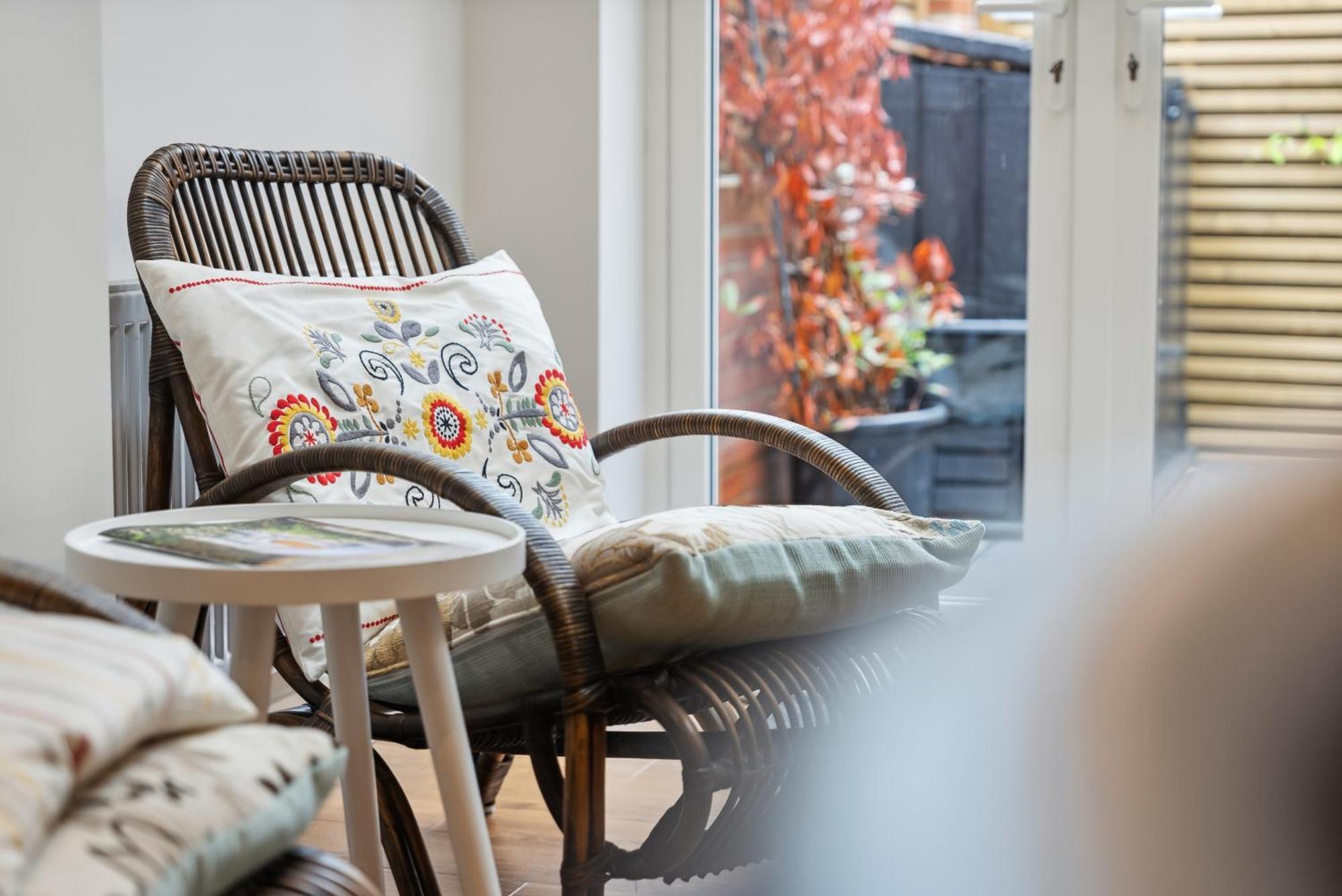 2 Bedrooms Stunning Westgate Cottage Retreat, Central Winchester, Free On-Street Parking Permit, With Garden Close To Cathedral - Sleeps 6, Pets Are Welcome, Summer Special Offer! - By Blue Puffin Stays Exterior photo