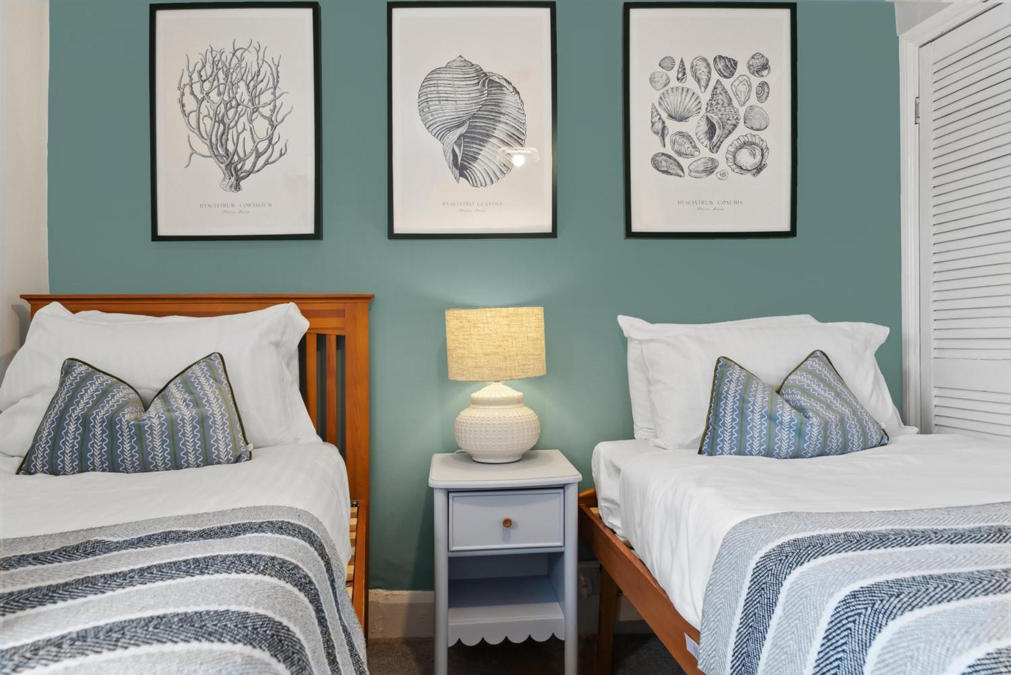 2 Bedrooms Stunning Westgate Cottage Retreat, Central Winchester, Free On-Street Parking Permit, With Garden Close To Cathedral - Sleeps 6, Pets Are Welcome, Summer Special Offer! - By Blue Puffin Stays Exterior photo