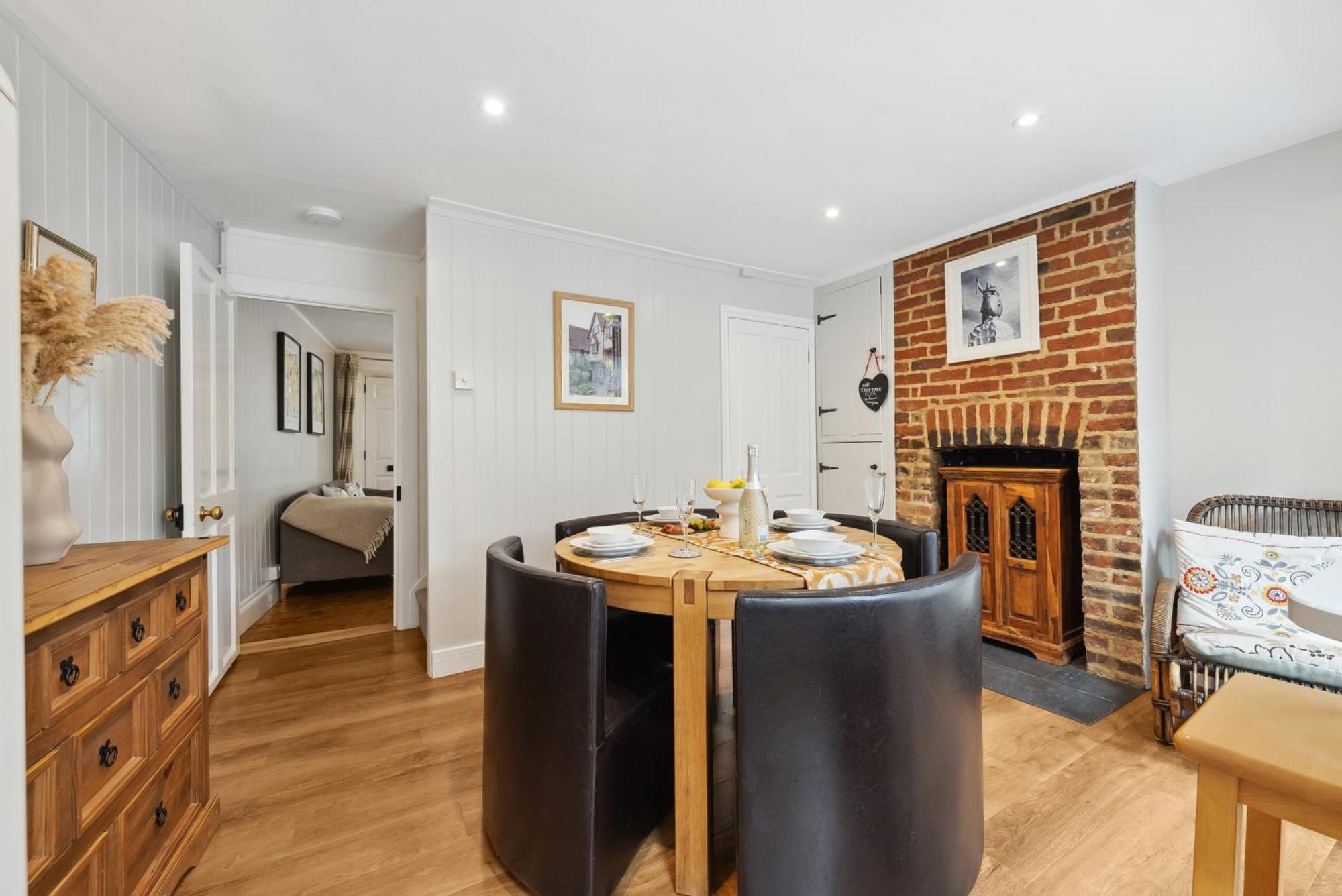 2 Bedrooms Stunning Westgate Cottage Retreat, Central Winchester, Free On-Street Parking Permit, With Garden Close To Cathedral - Sleeps 6, Pets Are Welcome, Summer Special Offer! - By Blue Puffin Stays Exterior photo